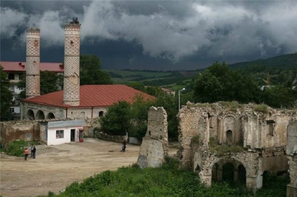 Şuşasız şadlanmaq  şərəfsizliyi...