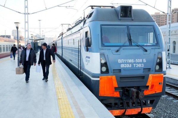 Maskasız sərnişinlər dəmir yolu stansiyalarına buraxılmayacaq