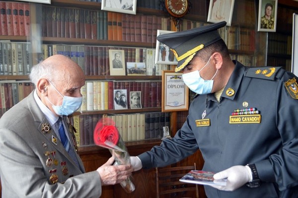 Hərbçilər Böyük Vətən müharibəsi veteranlarını ziyarət edib