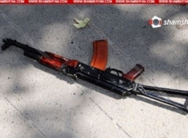 Ermənistanda hərbçilər yerli sakinləri döyərək atəş açıb