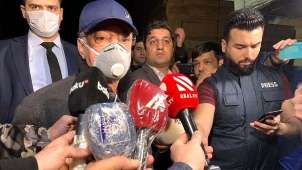 "Hadisə yerində hamınız maskasızsınız, halbuki siz..." - Nazirdən jurnalistlərə irad