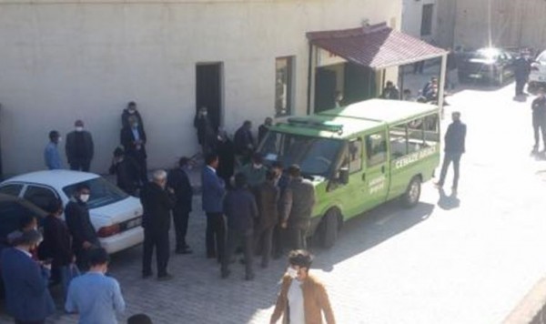 Türkiyədə terrorçular ərzaq yardımı paylayanlara hücum edib, 2 nəfər ölüb