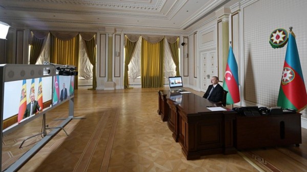 İlham Əliyev Moldovalı həmkarı ilə görüş keçirib - FOTO