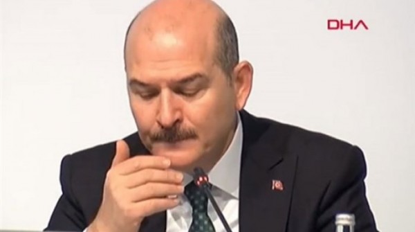 Türkiyəli nazir canlı yayımda göz yaşlarına hakim ola bilmədi