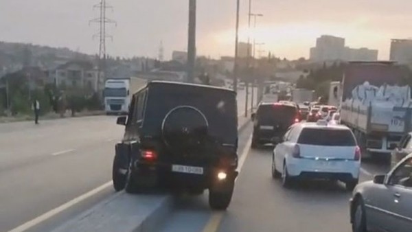 Bakıda “Gelandewagen”in sürücüsündən ağlasığmaz hərəkət