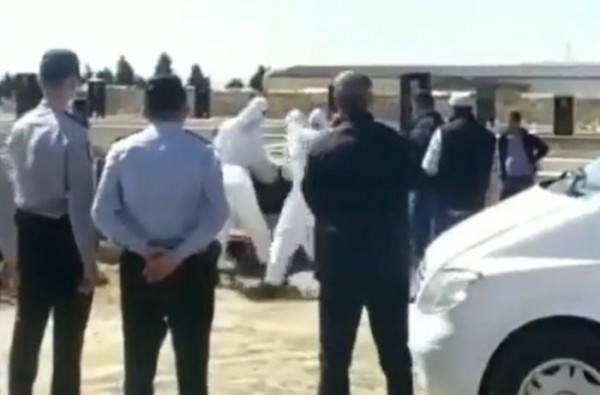 Azərbaycanda koronavirusdan ölən şəxsin dəfn görüntüləri