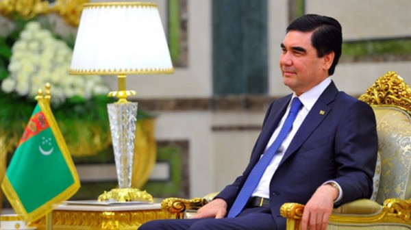 Türkmənistan şəhərinin sakinləri 19 saat yolun kənarında prezidenti gözləyib