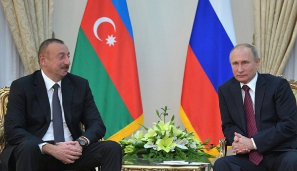Putinlə Əliyev sərhəddəki vəziyyətdən danışdı