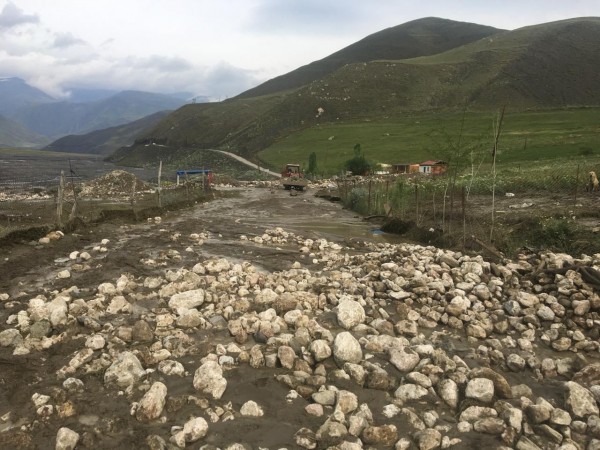 Leysan Quba-Xınalıq avtomobil yolunu dağıdıb