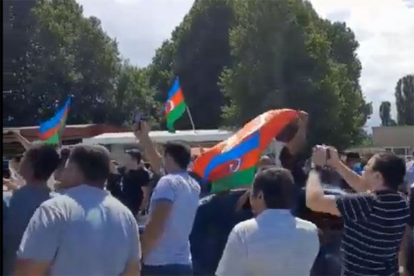 Qazax sakinləri şəhid mayorunu qarşıladı