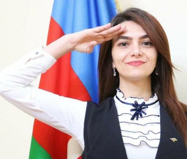 Şəhid qızı döyüşə getmək üçün qeydiyyatdan keçdi - FOTO