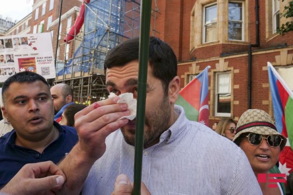 Londonda ermənilərlə azərbaycanlılar arasında DAVA - bir soydaşımız xəsarət alıb