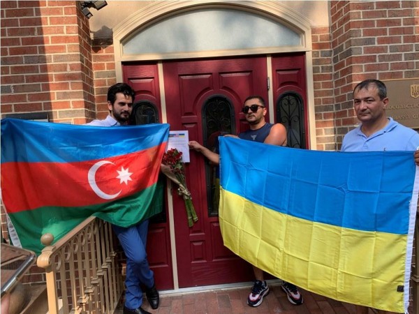 Azərbaycanlılar Ukraynaya belə dəstək oldular - Foto