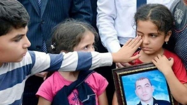 Den Meyson şəhid çavuş Vüqar Sadıqovun övladlarının fotosunu paylaşdı