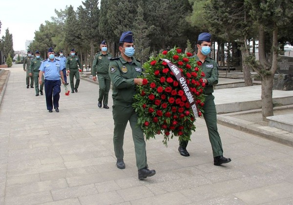 Hərbi pilot Rəşad Atakişiyevin məzarı ziyarət edilib - FOTO