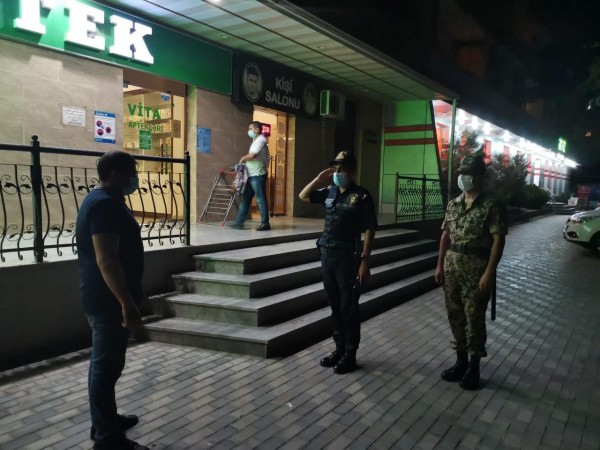 Bakı polisi koronavirusla bağlı gecə reydi keçirdi - FOTO