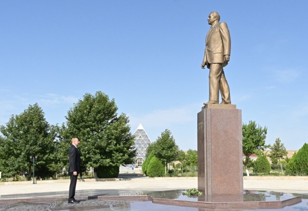 Prezident İlham Əliyev Qobustan rayonuna səfərə gəlib