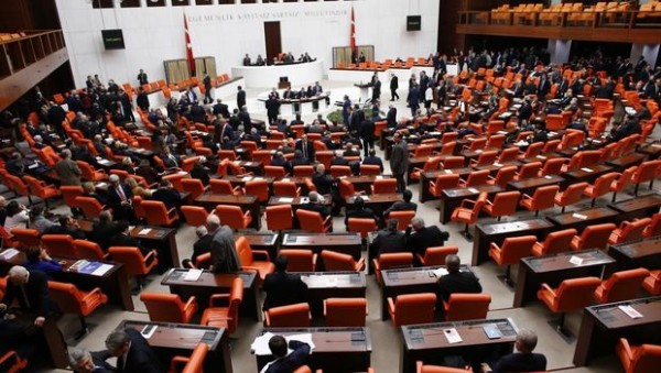 Türkiyə parlamenti təsdiqlədi: Sosial şəbəkələrə nəzarət gücləndirilir
