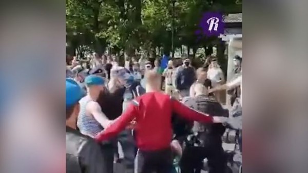 Moskvada hərbçilər arasında kütləvi dava
