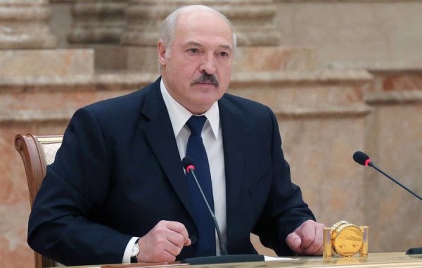 "Buranı partlatmayın, yoxsa Vladivostoka qədər alışacaq..." - Lukaşenko Rusiyanı yanğınla hədələdi