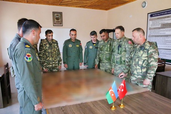 Naxçıvanda keçirilən Azərbaycan-Türkiyə birgə genişmiqyaslı təlimləri davam edir