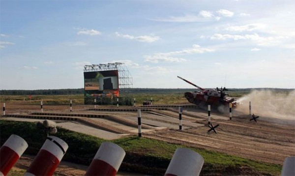 Azərbaycan tankçıları “Tank biatlonu” müsabiqəsində hədəfləri sərrastlıqla məhv ediblər