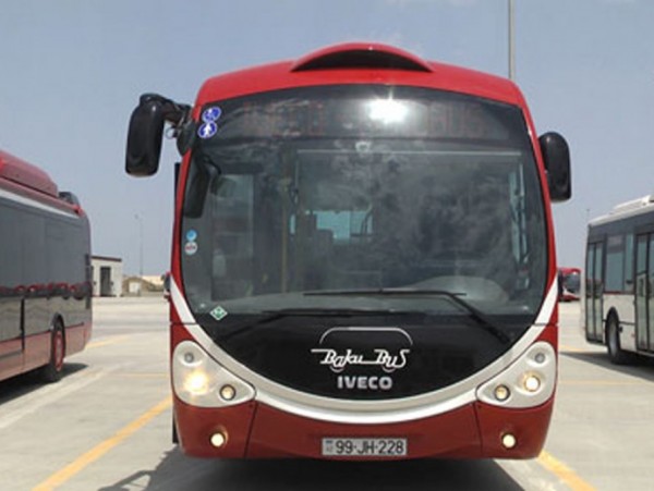 Sərnişin maskaya görə avtobus sürücüsünü vurdu