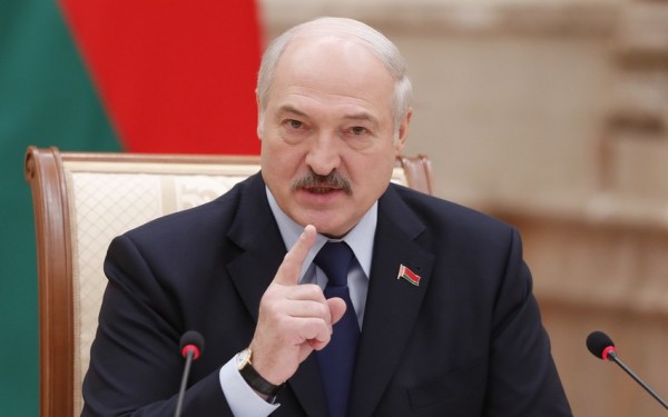 Lukaşenko bu ölkələrlə sərhədləri bağlayır