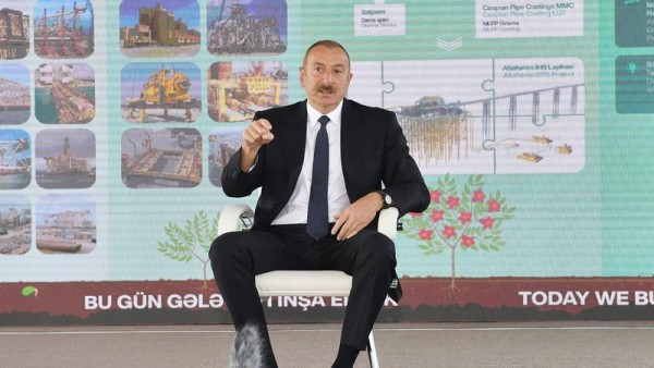 İlham Əliyev: "Onlar yeni müharibəyə hazırlaşırlar"