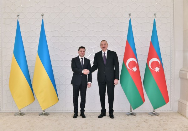 Vladimir Zelenski İlham Əliyevə telefonla zəng edib