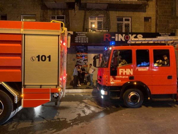 Bakıda PUB-da yanğın, müştərilər təxliyə edildi - FOTO