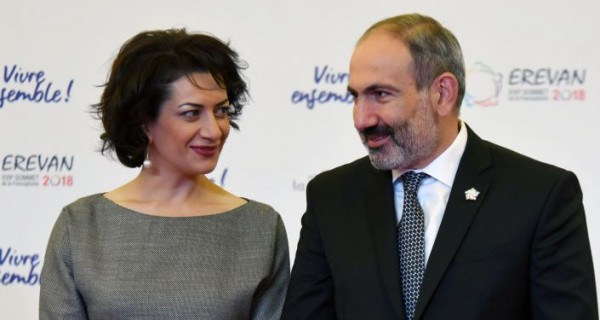 Müharibə şəraitində Paşinyanın arvadı Ermənistandan pul çıxarır - sensasion ARAŞDIRMA