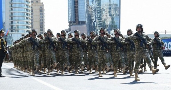 Orduya gedənlər iş yerindən maaş alacaq – RƏSMİ