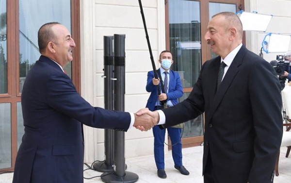 İlham Əliyev Çavuşoğlunu qəbul etdi - FOTO