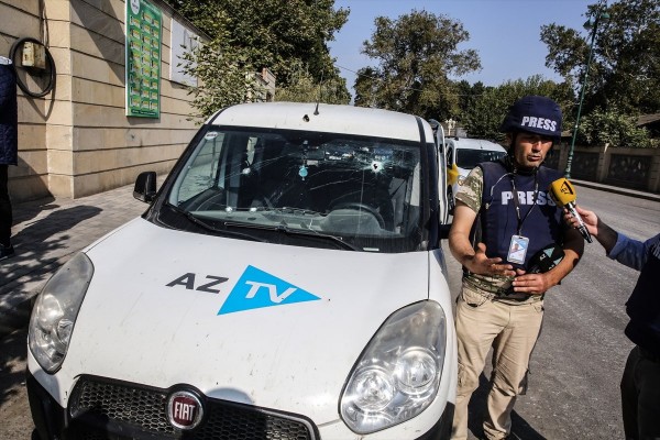 Düşmən AzTV-nin maşınını atəşə tutdu: Yaralı var - FOTO