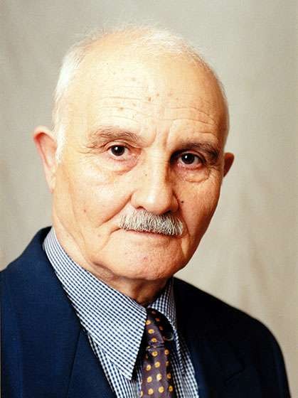 Görkəmli akademik Ordumuza yardım etdi