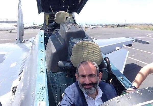 Paşinyanın selfi çəkdirdiyi hərbi texnikalar bir-bir məhv edilir - FOTO