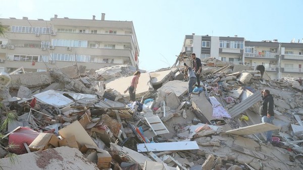 İzmirdə zəlzələdə ölənlərin sayı 12-yə, yaralıların sayı 419-a çatıb