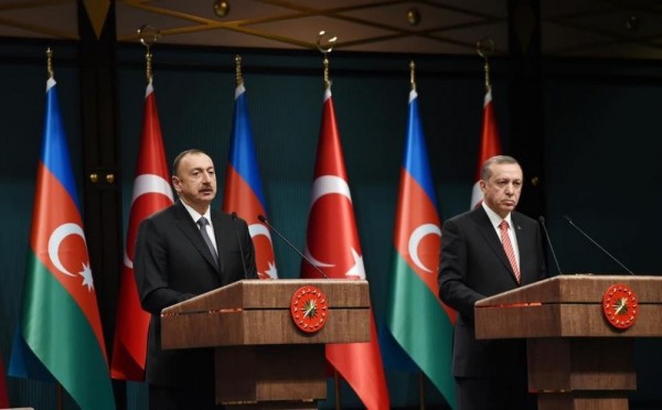 İlham Əliyev Ərdoğana telefonla zəng etdi: Qardaş ölkəyə hər cür yardım göstərməyə hazırıq