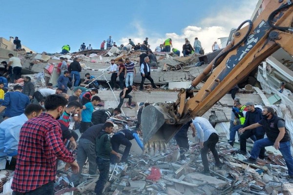 İzmirdəki zəlzələdə həyatını itirənlərin sayı 79 nəfərə çatıb