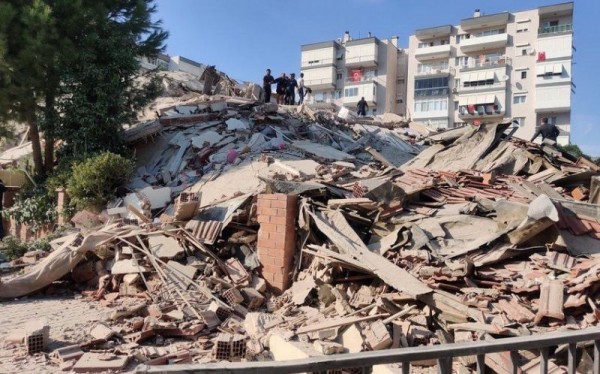 Dağıntılar altında qalan 3 aylıq körpə 90 saat sonra xilas edildi