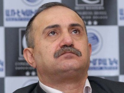 Babayan “adından” imtina etdi, “vəzifəsi”ndən istefa verdi