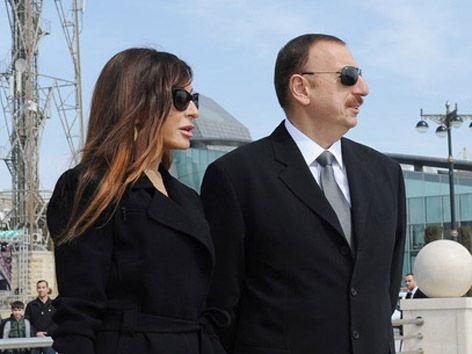 Prezident və xanımı yaralı hərbçilərlə görüşüb