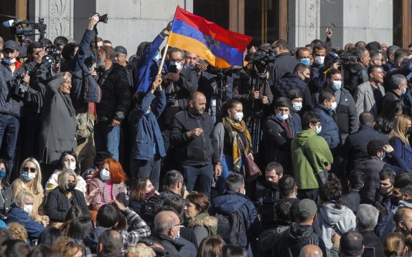 Yerevanda Paşinyana qarşı növbəti aksiya keçirilib