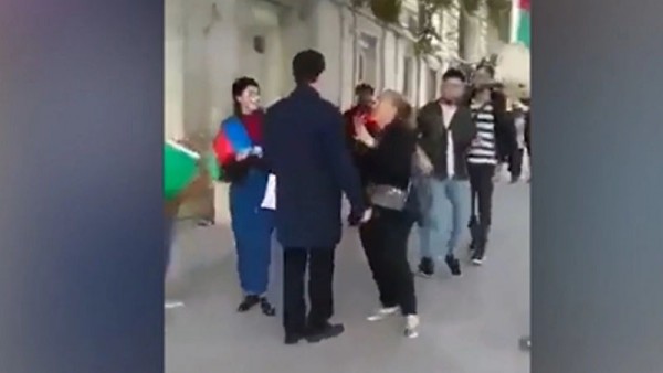 Hikmət Hacıyev işə piyada gedir