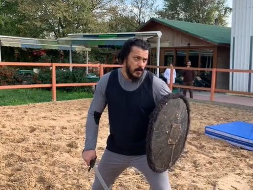 Zabit Səmədov “Kuruluş Osman”da oynamaq üçün qılıncla məşqlərə başladı