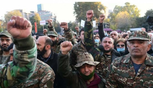 Ermənistanda müharibə veteranları etiraza qalxdı