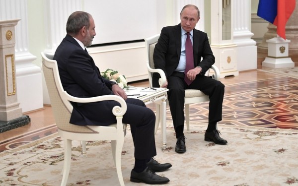 Putin Paşinyanın pozduğu müzakirələrdən danışdı