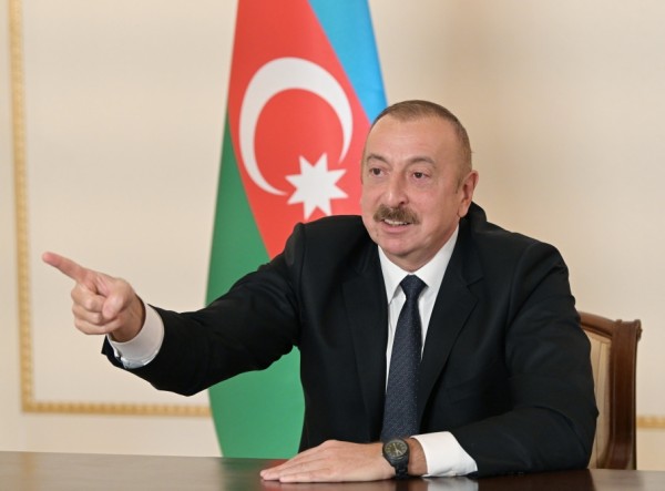 "Endir o bayrağı dirəkdən, bük, qoy cibinə, get başqa ölkənin tərkibində yaşa"
