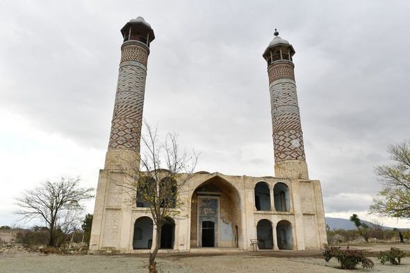 Xalq artisti Ağdam məscidində azan səsləndirdi